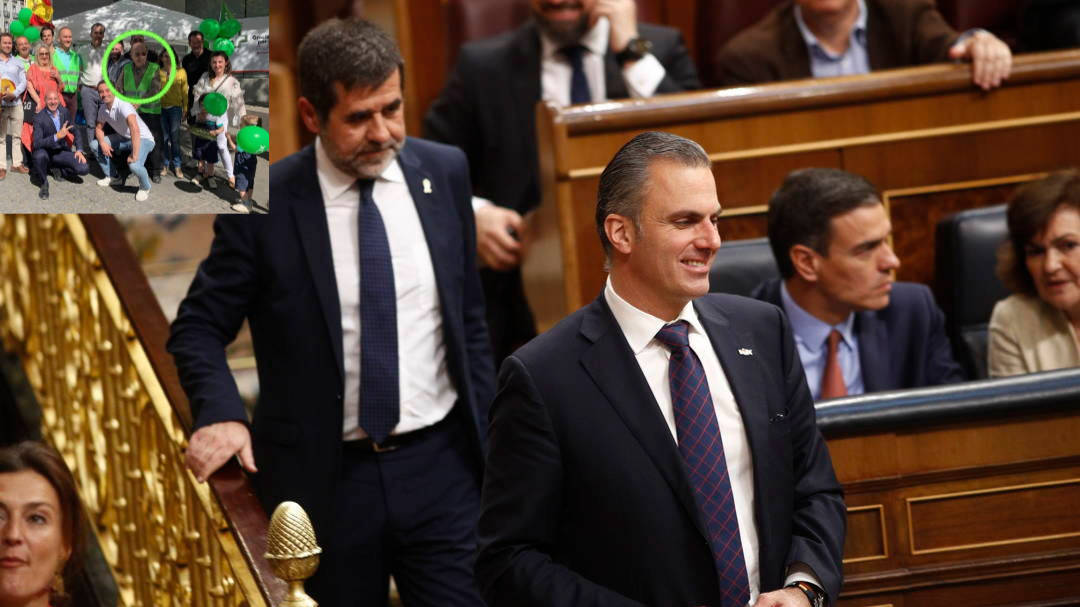 Ortega Smith, la semana pasada en el Congreso entre Jordi Sánchez y Pedro Sánchez. El fallecido, en el círculo
