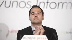 Aguado insiste en el portazo al PSOE y asegura que se reunirá ya con Ayuso para formar 