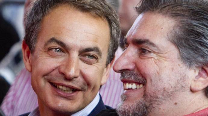 Zapatero sonríe a Eguiguren en un acto del PSE.