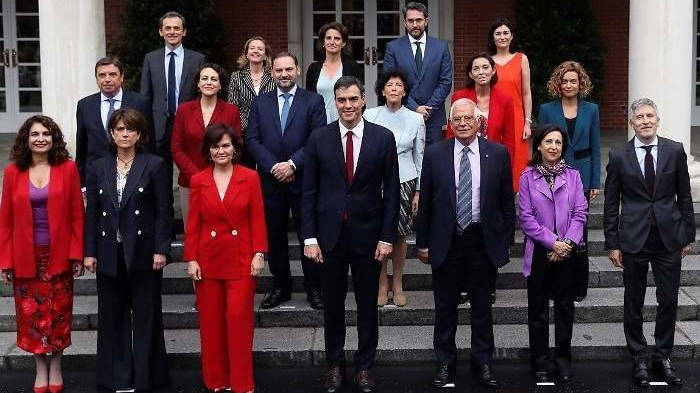Foto de familia del primer gabinete de Sánchez
