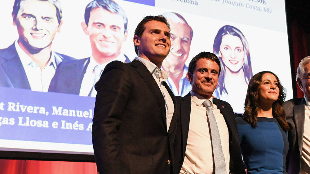 Valls, flanqueado por Rivera y Arrimadas