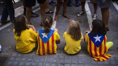 Acusan a una maestra de agredir a una niña por dibujar una bandera de España