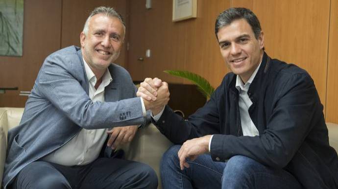 Ángel Victor Torres, futuro presidente de Canarias, junto a Pedro Sánchez.