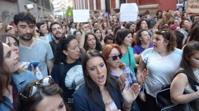 La portavoz de Podemos, Irene Montero, en una manifestación contra la sentencia de la "manada".