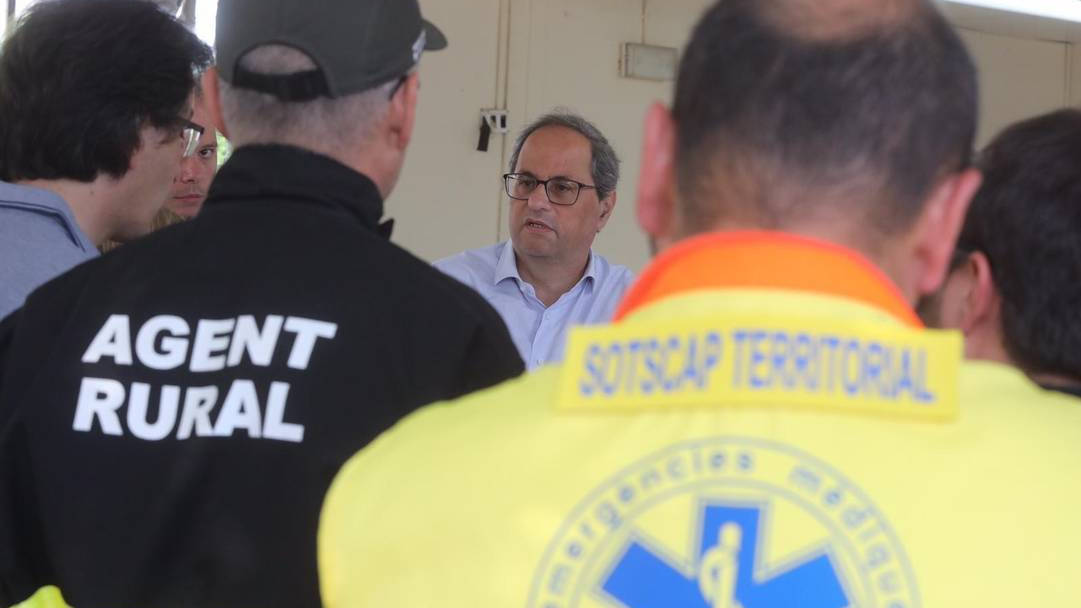 El presidente de la Generalitat, visitando a los efectivos en el incendio de Tarragona