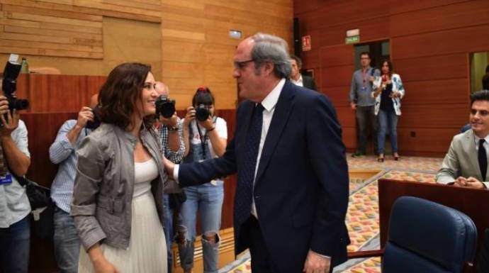 El socialista Gabilondo e Isabel Díaz Ayuso (PP), en la Asamblea de Madrid.