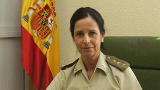 Robles 'amadrina' la entrada de la primera mujer general en la cúpula del Ejército