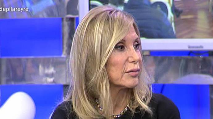 Pilar Eyre, en el plató de Telecinco.