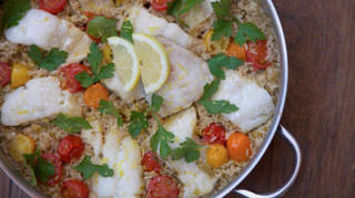 ¡Receta!: Bacalao con arroz al estilo mediterráneo