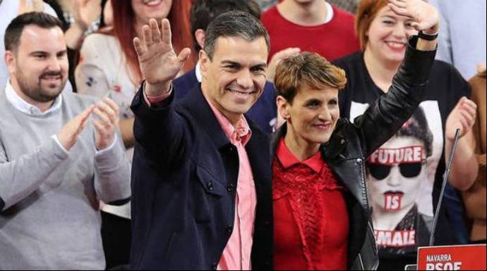 Pedro Sánchez y María Chivite, en un mitin del PSN.
