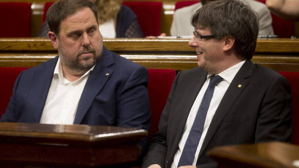 Junqueras y Puigdemont, cuando compartían bancada de gobierno en el parlamento de Cataluña