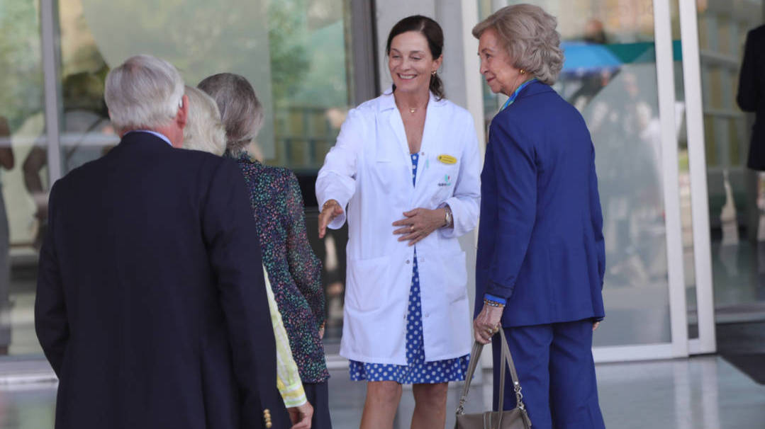 La Reina Sofía a su llegada al hospital el domingo.