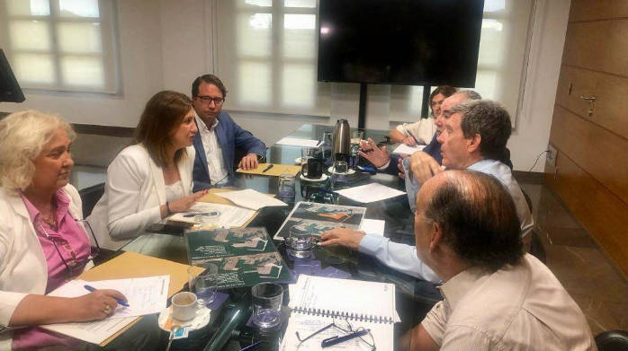Un instante de la reunión de ediles del Grupo Popular con la dirección del puerto de Valencia