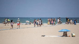 El verano más sucio: Cierra de nuevo la playa de Pinedo por aguas fecales