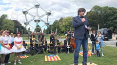 El patético mitin de Puigdemont en un parque de Bruselas desata la carcajada general