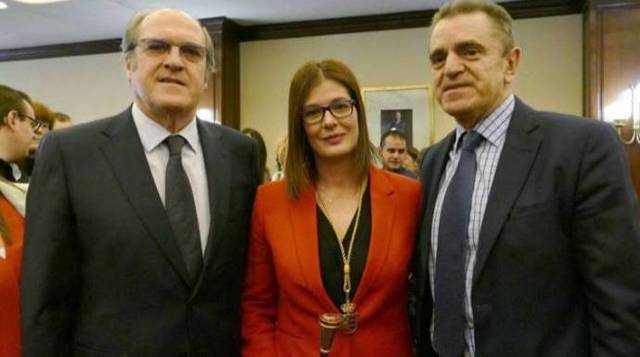 La alcaldesa de Móstoles, Noelia Posse, junto a Gabilondo y el líder del PSM.