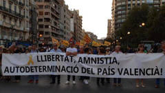 Tensión, insultos y lazos amarillos en las manifestaciones del 9 de octubre