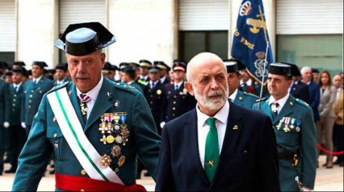 El general Pedro Garrido, este miércoles, junto al director del Cuerpo, Féliz Azón.