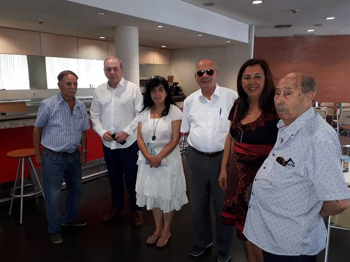 Los ediles del PSOE Lola Vilchez y Manuel Martínez junto a miembros de la Asociación del Gastón Castelló.