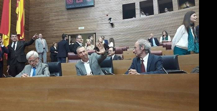 Baldoví (en el centro) encabeza la candidatura de Compromís por Valencia, mientras que Ciscar, a su izquierda, cierra la del PSPV-PSOE