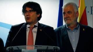 El amigo de Puigdemont que le ayudó a huir se lleva 8.000 euros del Senado por la cara