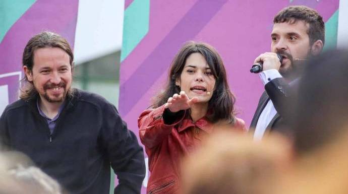 Isa Serra, junto a Iglesias, en un mitin de Podemos en Madrid.