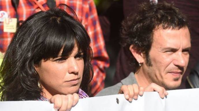 Teresa Rodríguez y Kichi se desmarcan de Iglesias por "blanquear" la corrupción del PSOE.