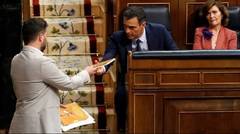 Sánchez acelera desoyendo a medio PSOE y a media España y negocia con el 