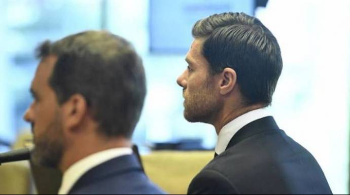 Xabi Alonso, en el banquillo el día del juicio.