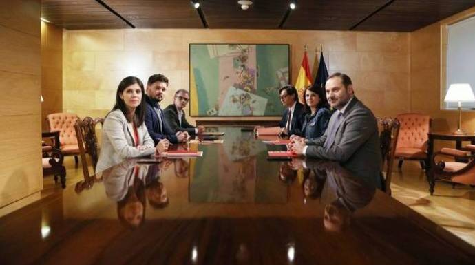 La primera fotografía de las negociaciones PSOE-ERC.
