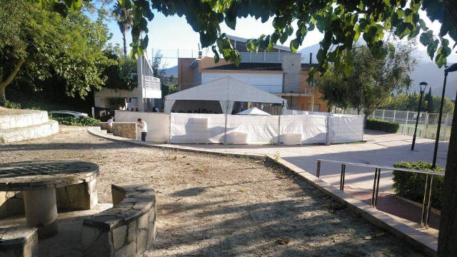 Polideportivo de Castelló de Rugat, preparado para la boda del primer edil