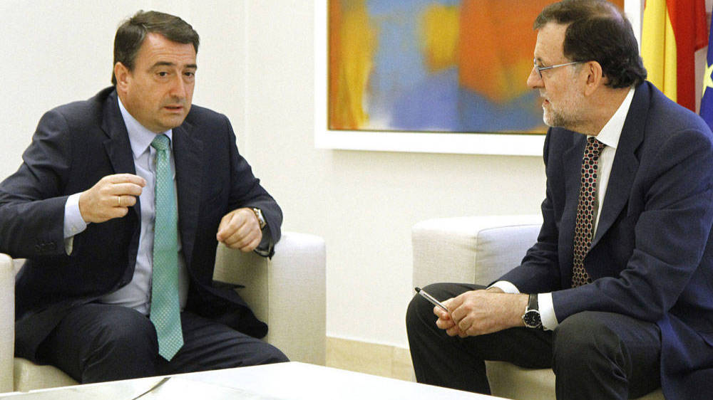 Rajoy reunido con el portavoz del PNV, Aitor Esteban, en La Moncloa