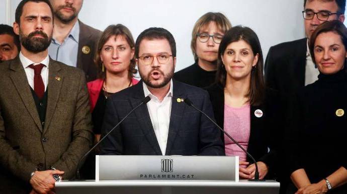 La cúpula de ERC, con el vicepresidente de la Generalitat, Pere Aragonés, este jueves tras la sentencia sobre Junqueras.