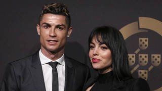 La extraña felicitación navideña de Cristiano Ronaldo y Georgina con sus hijos