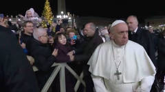 El gesto brusco y furioso con el que recibió el Año Nuevo el Papa Francisco