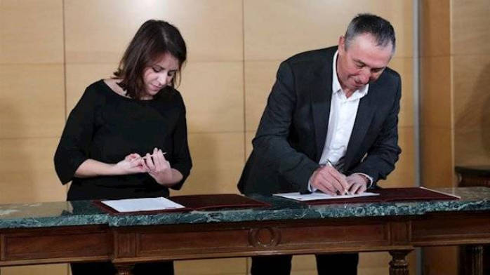 Baldoví se apresura a firmar el acuerdo con el PSOE mientras Adriana Lastra apura los tiempos