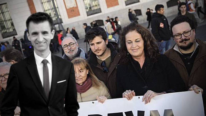 A la protesta alimentada por José Pablo López (izquierda) acudieron diputados del PSOE y de Podemos, pero apenas trabajadores y ningún ciudadano