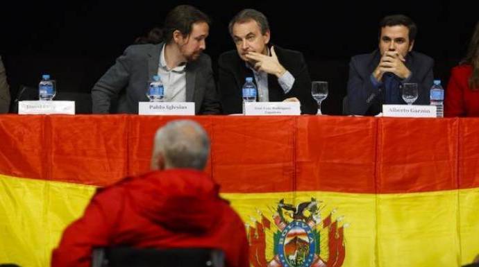 Zapatero, en un acto de Podemos, entre Iglesias y Garzón.