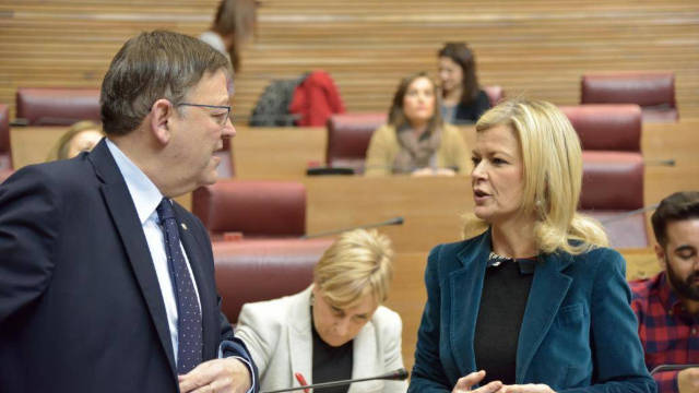 Ximo Puig y Gabriela Bravo en el parlamento valenciano.