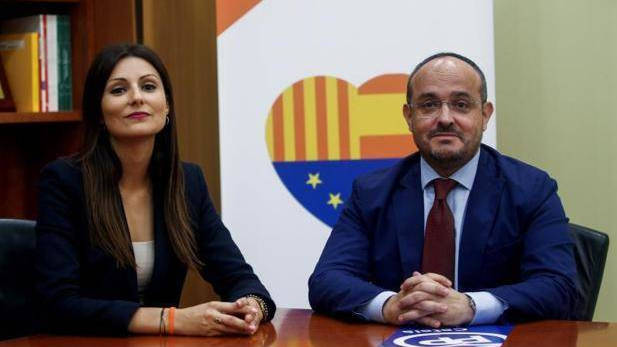 Los líderes del PP y Cs en Cataluña, Alejandro Fernández y Lorena Díaz.