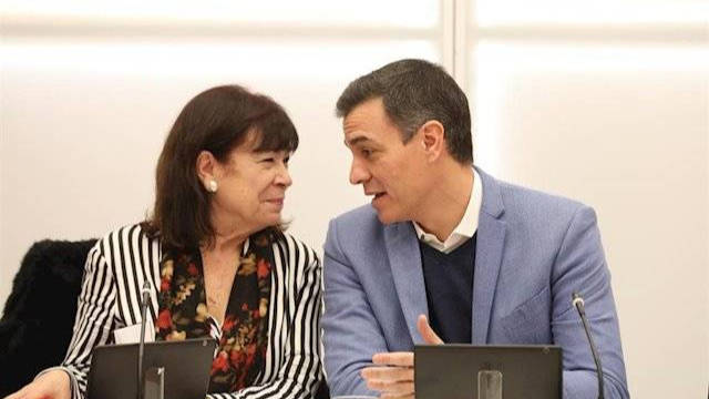 Pedro Sánchez y Cristina Narbona, en una reunión de la cúpula socialista