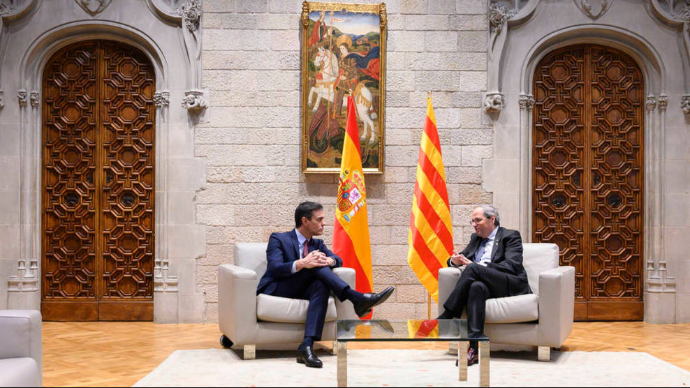 Pedro Sánchez y Quim Torra conversan en el Palau de la Generalitat.