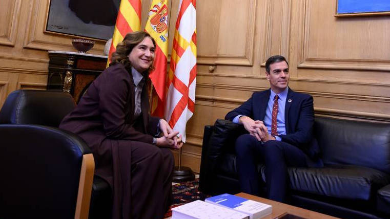 Una imagen de la reunión entre Ada Colau y Pedro Sánchez