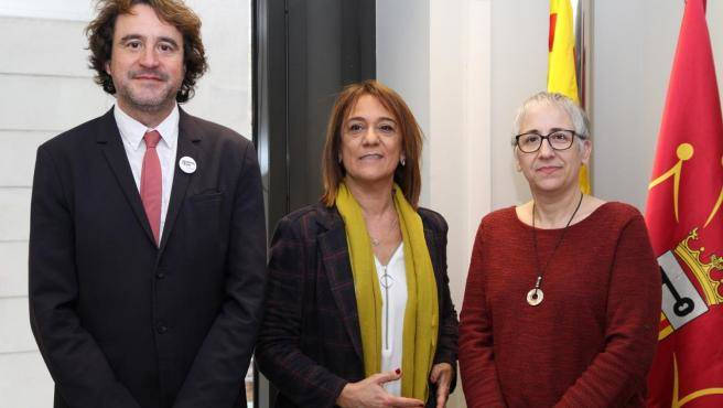 Trenzano con la directora  general directora general de Política Lingüística de la Baleares, Beatriu Defior, y de Cataluña, Ester Franquesa