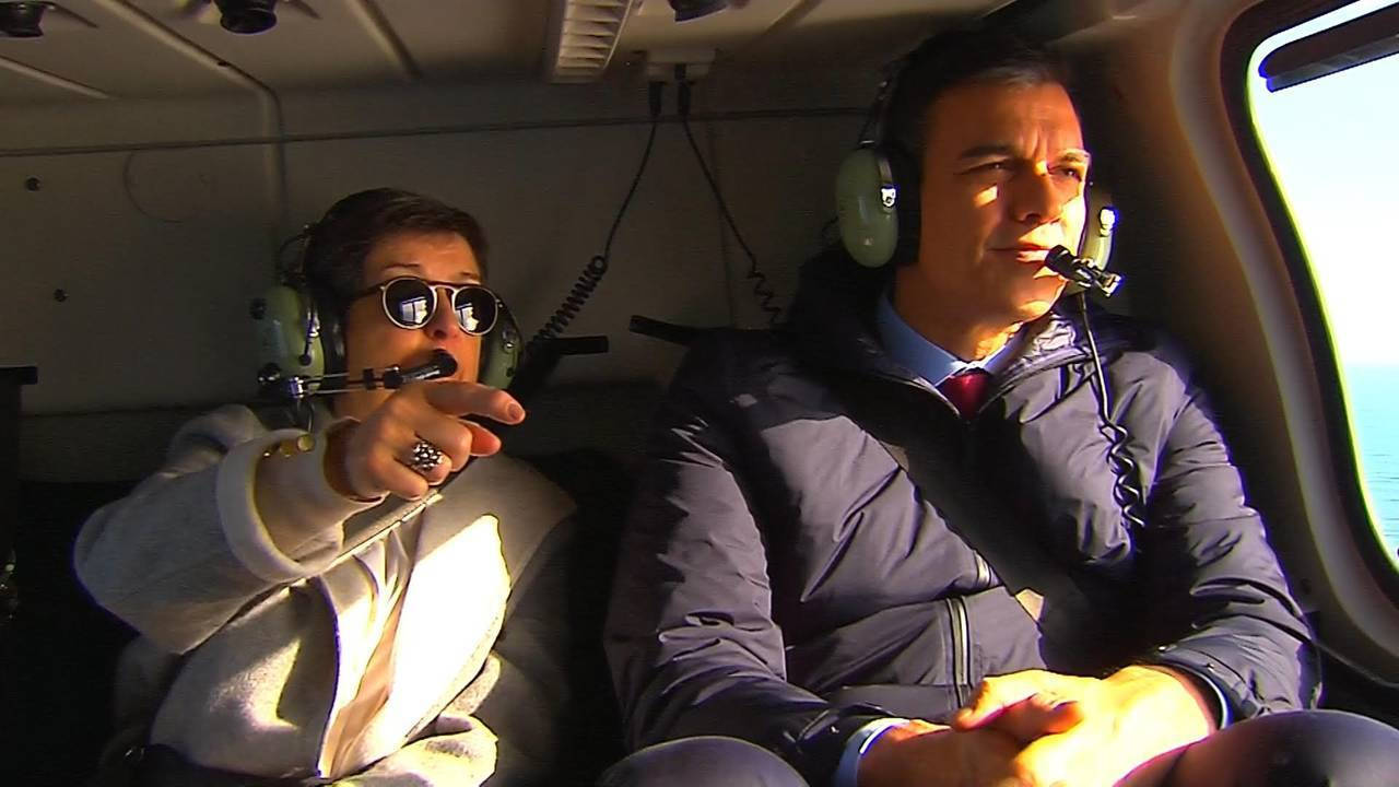 Pedro Sánchez visitando en helicóptero la zona afectada por Gloria