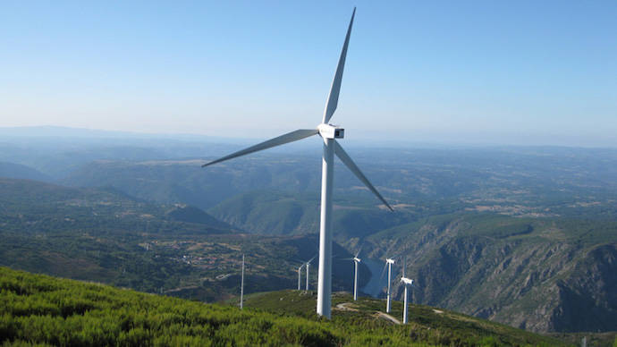 Iberdrola instala en Burgos el primer aerogenerador de uno de sus parques  eólicos más potentes de Castilla y León - El Periódico de la Energía