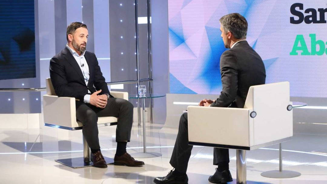 Santiago Abascal durante su entrevista en TVE con Carlos Franganillo