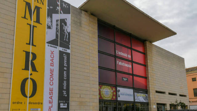 Fachada del Instituto Valenciano de Arte Moderno.