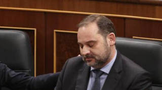 El PP pone contra las cuerdas al ministro Ábalos y a AENA: un juez decidirá