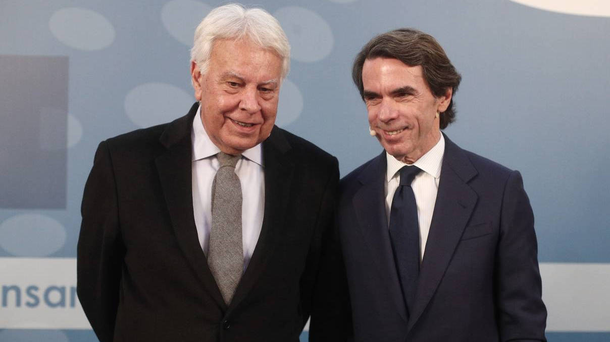 Los expresidentes Felipe González y José María Aznar